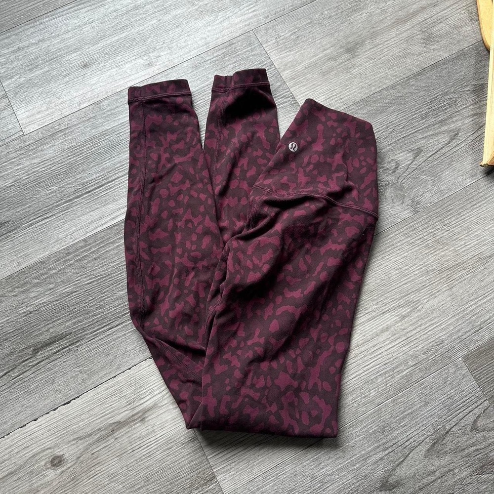 purple/burgundy lululemon camo print leggings mid rise full length size 4